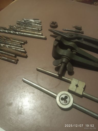 Всякий инструмент. Сверла, хорошая Струбцина итд.