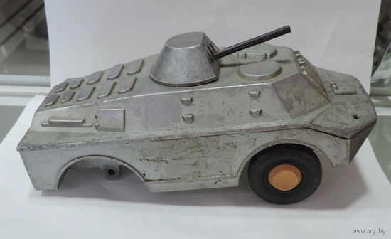 Игрушка "Бронемашина" 70-е годы СССР. Длина 22.5 см. Нет задних колёс. Металл.