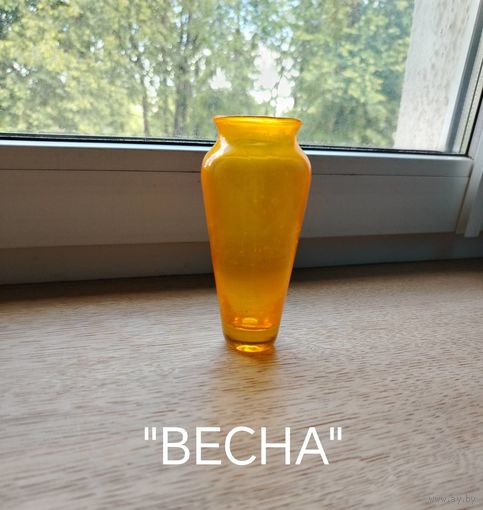 Ваза из цветного стекла