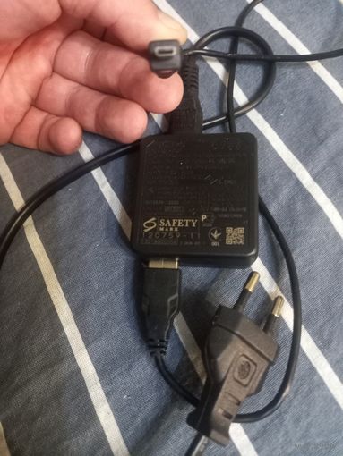 Зарядное Блок питания для фотокамеры видеокамеры SONY AC-UB10C 5V 0,5A