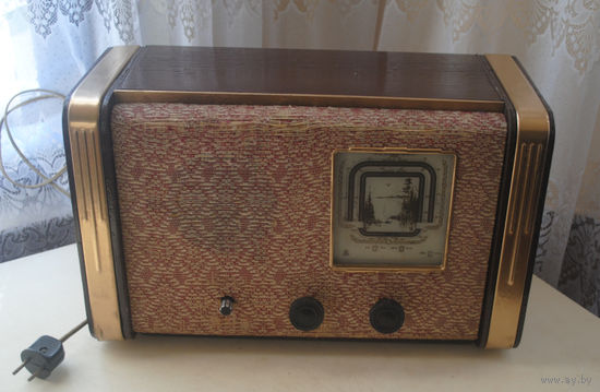 Радиоприемник Рекорд .работает,