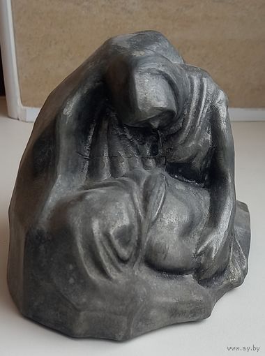Скорбящая мать.Статуэтка .Силумин.