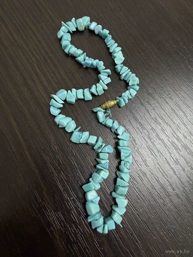 Бусы из бирюзового цвета  камней .