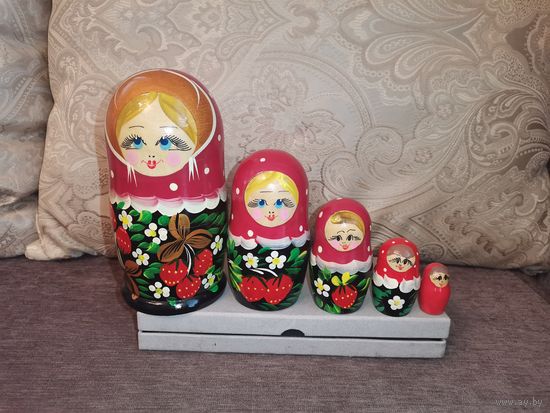 Матрёшки деревянные, расписные, 5 штук.
