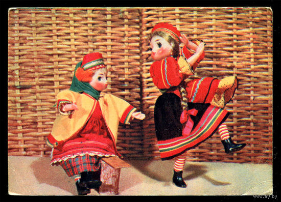 Русский сувенир. Куклы в национальных костюмах. Худ. Р. Спасская. 1968