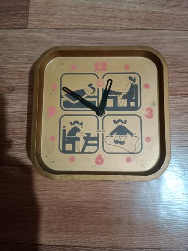 Часы настенные СССР с распорядком дня для детей