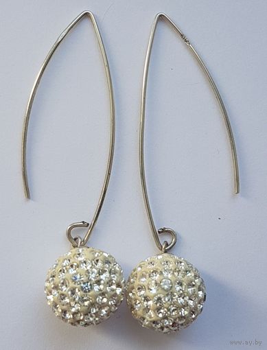 Серьги серебро, 925 проба. Вес 5,8 г. Клеймо. Длина 6 см. Диаметр шарика 1,3 см