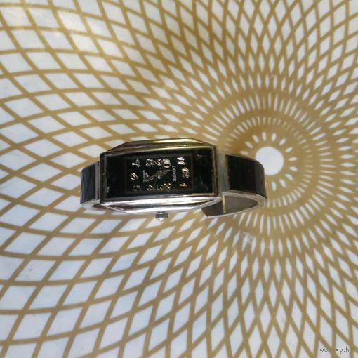 Часы наручные с браслетом DOVER . В ремонт,коллекцию,на запчасти. Состояние на скане.