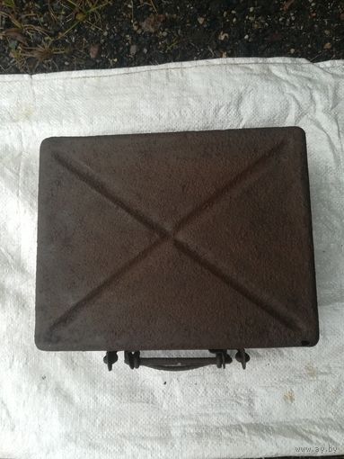 Металлический, военный ящик.