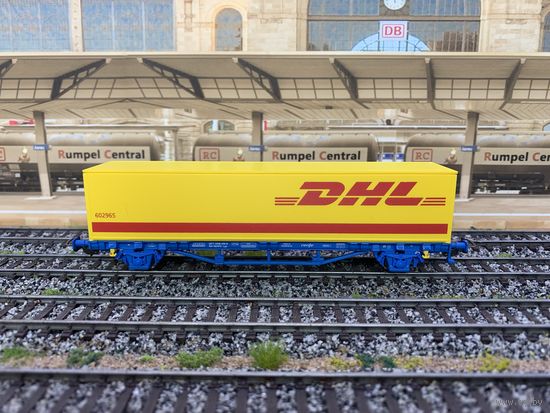 Платформа с контейнером DHL PIKO. Масштаб НО 1:87.