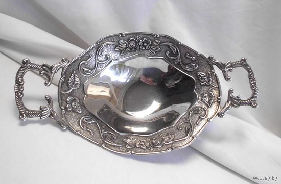 Конфетница Орешница 26 х 14 см Серебрение 01