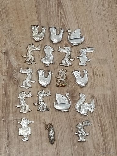 18 ёлочных игрушек