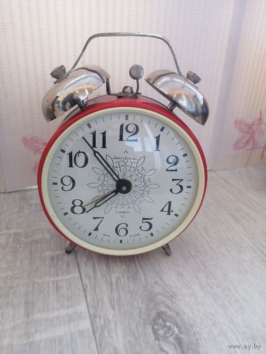 Часы будильник Янтарь. Рабочие