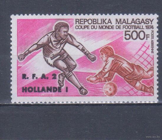 [1987] Мадагаскар 1974. Спорт.Футбол.Чемпионат мира. НАДПЕЧАТКА.Высокий номинал.Одиночный выпуск. MNH. Кат.7 е.