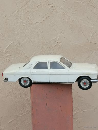 Электромеханическая игрушка времен СССР. ВОЛГА ГАЗ 24.