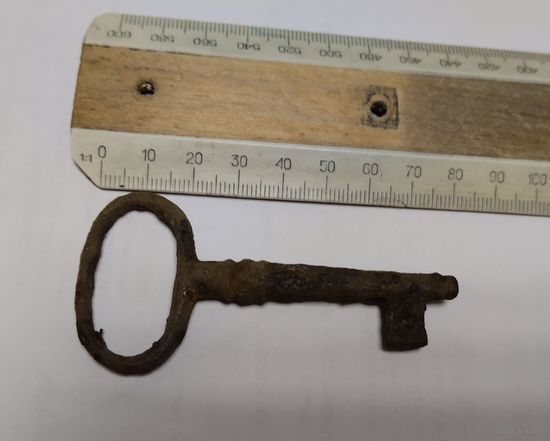 Ключик большой, старинный