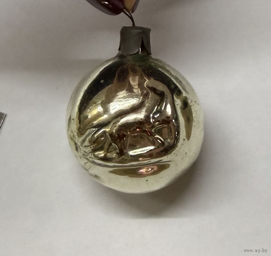 Елочная игрушка рельефный шар лиса у дерева СССР каталог