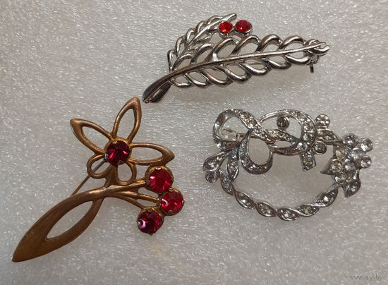 Лот винтажных брошей.