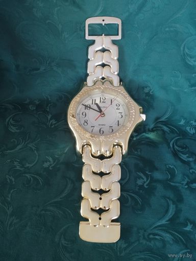 Часы настенные HBATEC QUARTZ