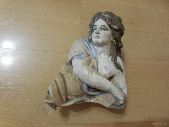 Старая скульптура.