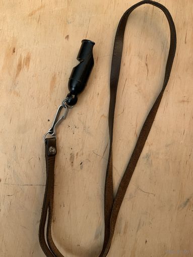 Оригинальный свисток из НАЗа-носимый аварийный запас, советского пилота! Для подачи звукового сигнала спасательной группе после катапультирования!