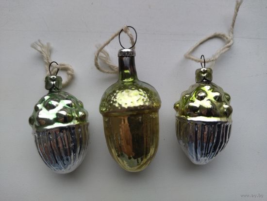 ЕЛОЧНАЯ ИГРУШКА из СССР "желуди"   цена за лот.  лот не разбивается.