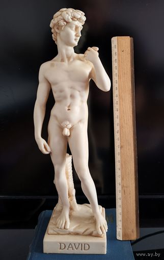 Статуя Давида. Литой мрамор, высота 30 см.