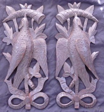 Резной элемент охотничего буфета.
