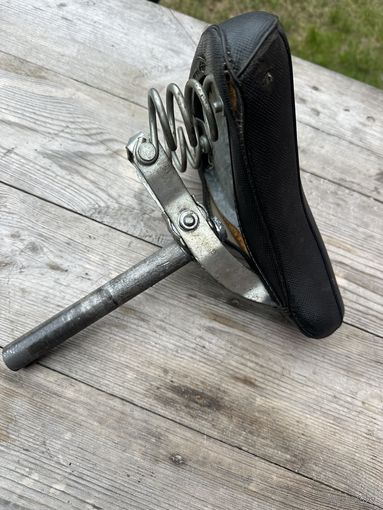 Сиденье постсоветское на все виды велосипедов-включая подростковые! цена от состояния! Муха не сидела!