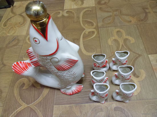 Рыба. Фарфор. Штоф.