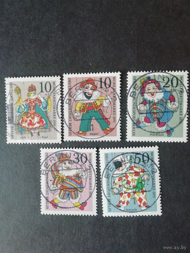 Западный Берлин. 1970 Серия из 5 марок "Куклы марионетки" (гашеные с клеем и наклейками) Mi.373-376 и 378 каталог 2.90 евро