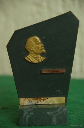 Барельеф   ЛЕНИН  в камне   ( 7 х 10,5 )