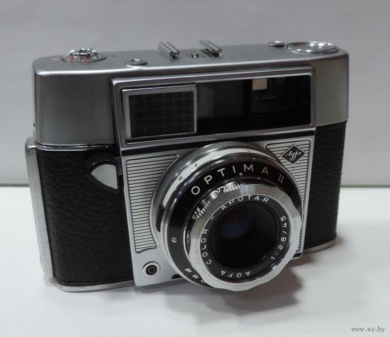 Фотоаппарат "AGFA" 50-60-е годы Германия. Имеется футляр, светофильтры 3 шт, бленда. Не исправный. Не взводится затвор. Остальное работает. Внешне в очень хорошем состоянии.