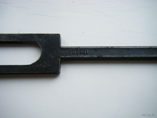 Камертон 102 гц.