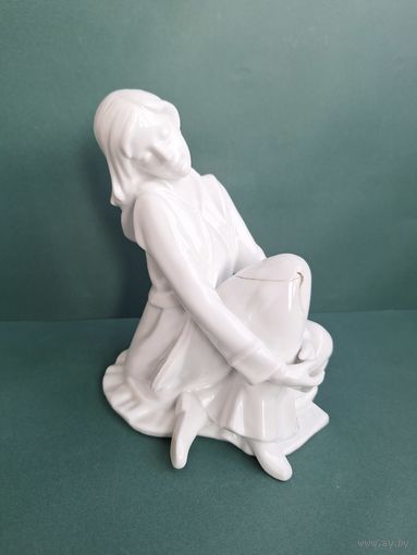 Статуэтка девушки, Европа,  19 см.