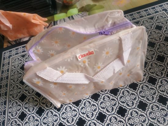 Косметичка. Состояние на скане.