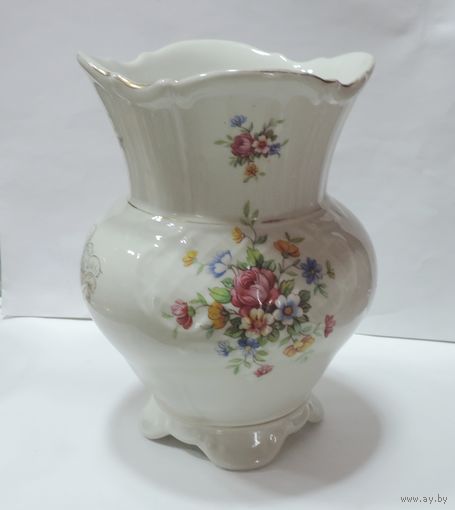 Ваза фарфоровая 70 -е годы Германия. Высота 16.5 см.