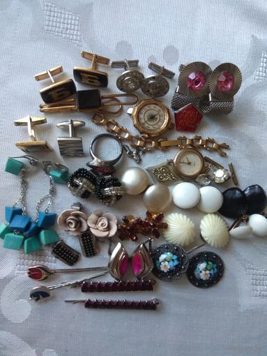 Лот бижутерии