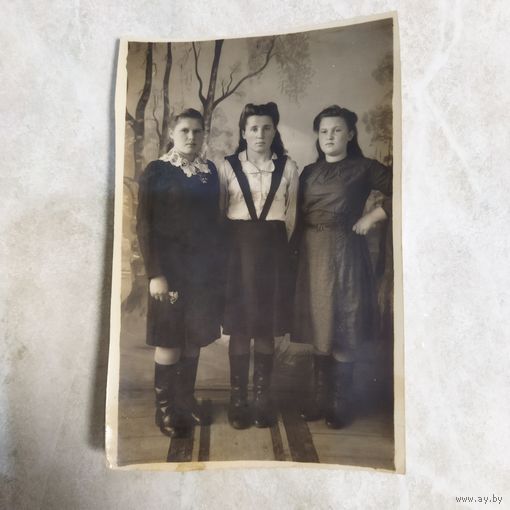 Фотография. История СССР в лицах. Подружки. Винтаж. Мода 1950-х.