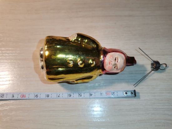 Стеклянная, ёлочная игрушка "Девочка в пальто", времён СССР, длина 8.5 см.