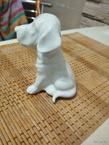 Статуэтка фарфоровая Собака.