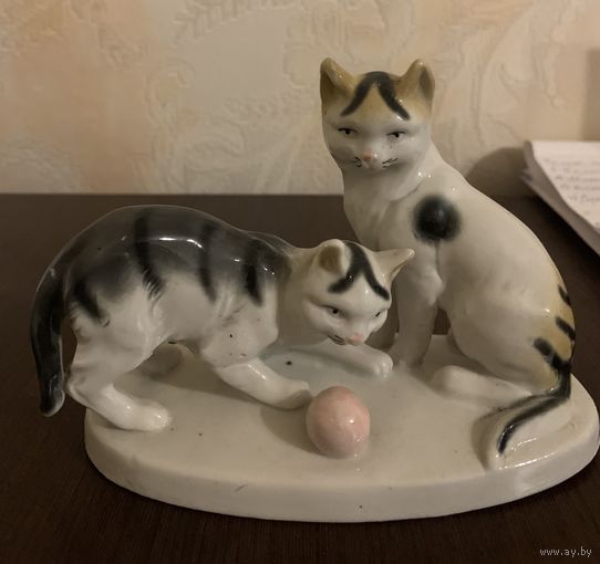 Фарфоровая статуэтка Германия. Играющие котята