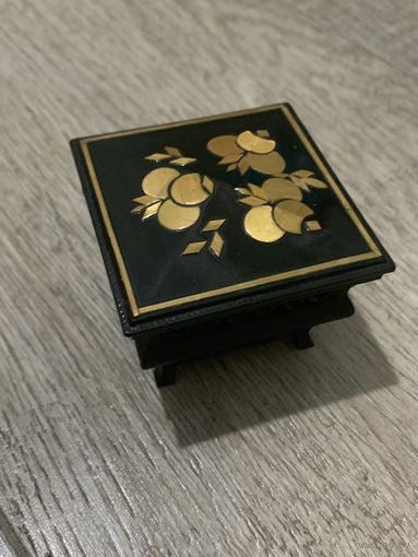 Шкатулка для украшений.