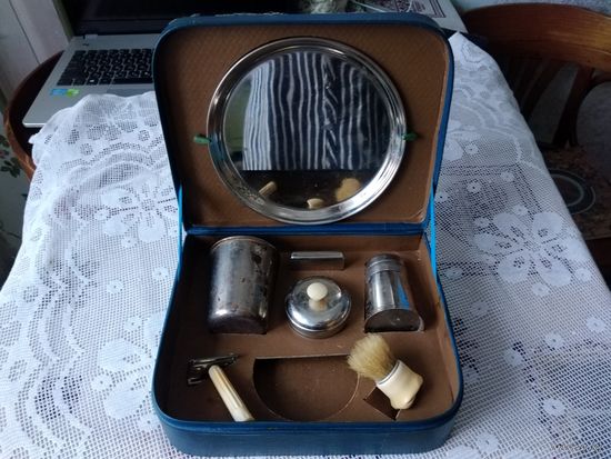 Набор туалетный,мужской,дорожный , Ленинград. Ленэмальер.