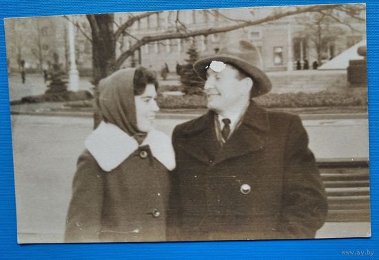 Минск. Фото на пл. Победы. 1960-е. 9х14 см.