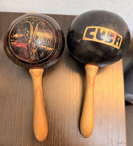 Два винтажных кубинских маракаса.