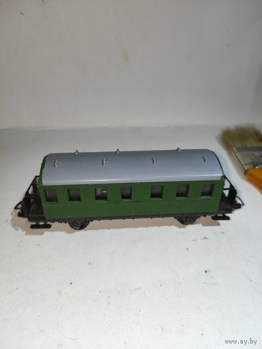 Пассажирский вагон PIKO с повреждениями.НО. 1:87. 16,5мм.