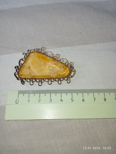 Брошь янтарь имитация СССР винтаж