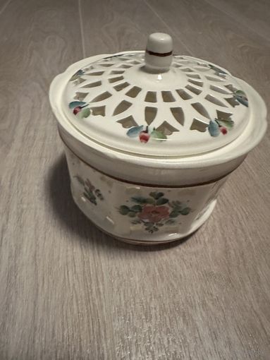 Резная шкатулка, конфетница. Винтаж. авт.Гурова