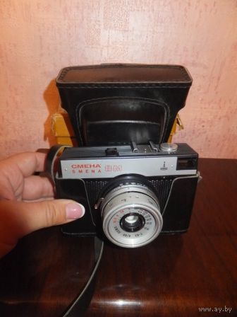 Фотоаппарат Смена 8М. В чехле. С коробкой и аттестатом. Состояние нормальное.